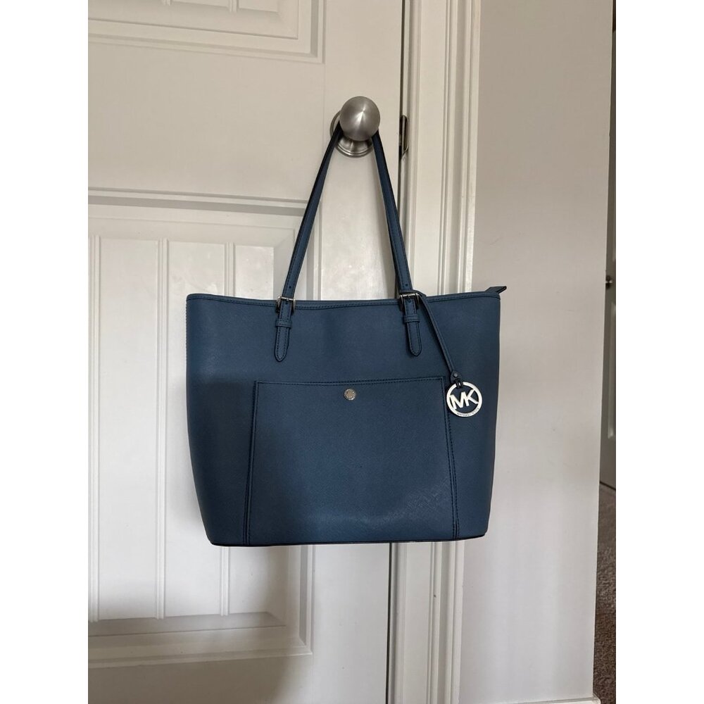 Michael kors jet set “demin” medium snap pocket tote **like new**